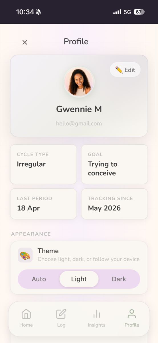 Profile screen in light mode showing cycle type, goal, and theme settings